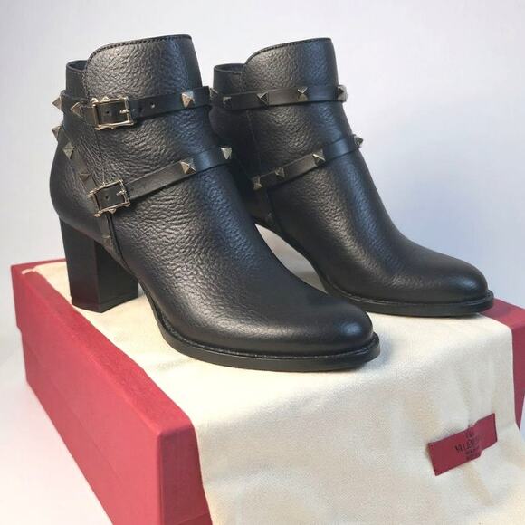 Valentino Garavani Rockstud Ankle Boots Black Leather Gold Studs 37.5 w/Box Bag - Picture 1 of 15